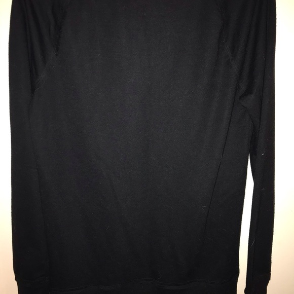 light weight beautiful cross logo sweater - Picture 6 of 7